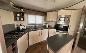 Fulmar 16, Scratby - California Cliffs, Parkdean, Sleeps 6, Pet Friendly - 2 Minutes From The Beach!